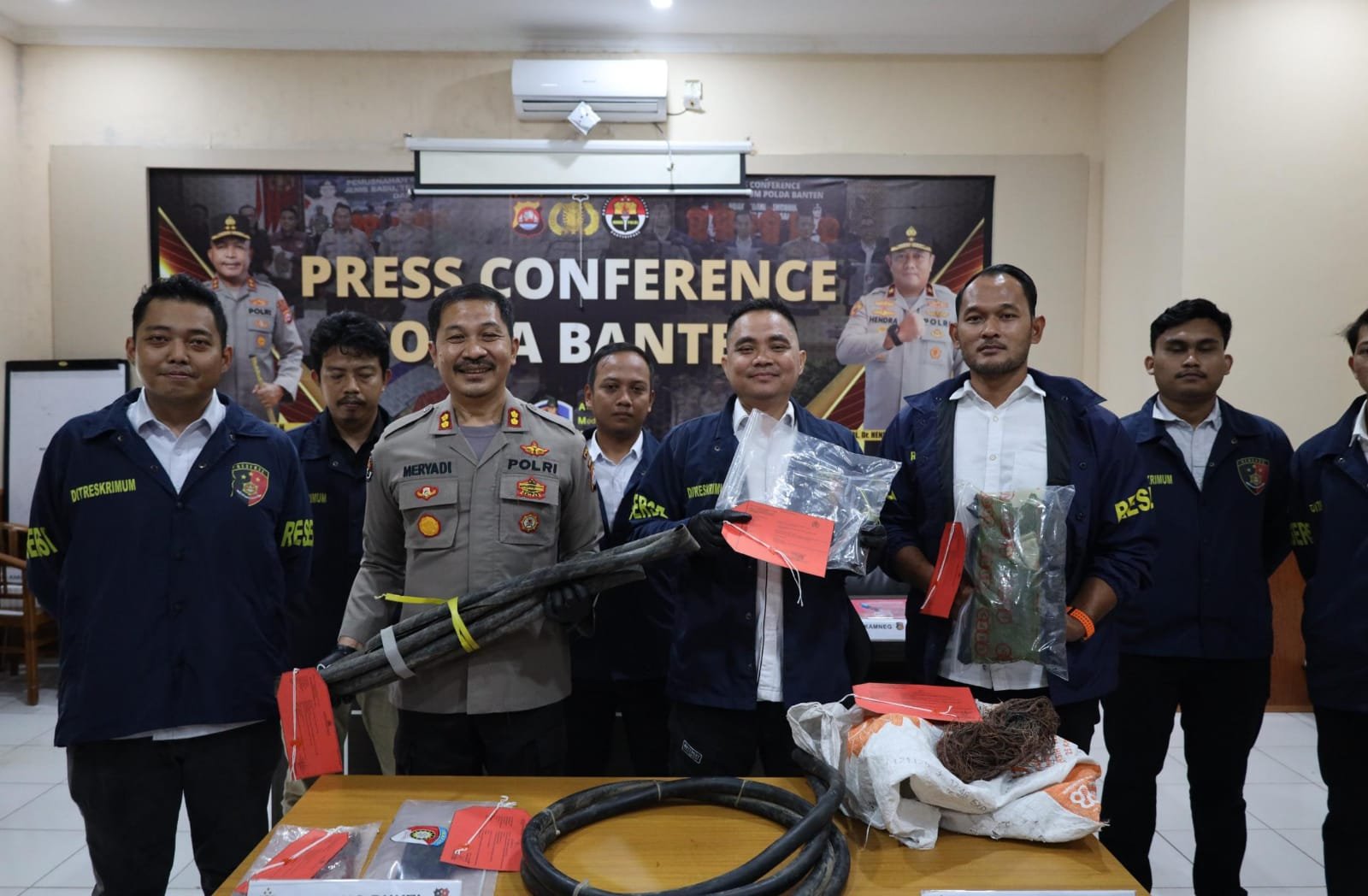 Ditreskrimum Polda Banten Ungkap Sindikat Pencurian Kabel Persinyalan Kereta Api dan Penadahan, Empat Tersangka Diamankan